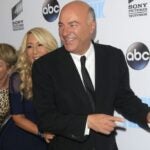 Kevin O’Leary critica a AOC: “Encarna la pesadilla americana”