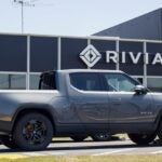 UBS sube el precio objetivo de Rivian: ¿vale la pena invertir antes del lanzamiento del R2?