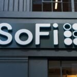 Acciones de SoFi suben un 5,7% en la semana tras previsiones de ingresos y señales de la Fed