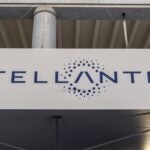 Stellantis cambia de CEO y reorganiza su equipo: ¿Qué significa esto para los inversores?