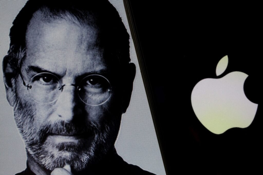Steve Jobs dio propina a su padre biológico… sin saber quién era
