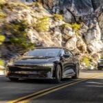 Acciones de Lucid se estabilizan tras su rally del mes: alianza con Uber y mejoras clave impulsan su valor