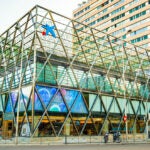 Acciones de CaixaBank suben en el IBEX 35 y se acerca a su máximo anual pese a no pagar dividendos