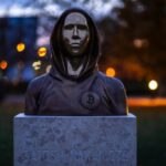 Brian Armstrong revive la legendaria cita de Satoshi que aún define el espíritu de Bitcoin