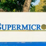 Supermicro 4T 2025: los aranceles golpean las ganancias pese a su impulso en IA