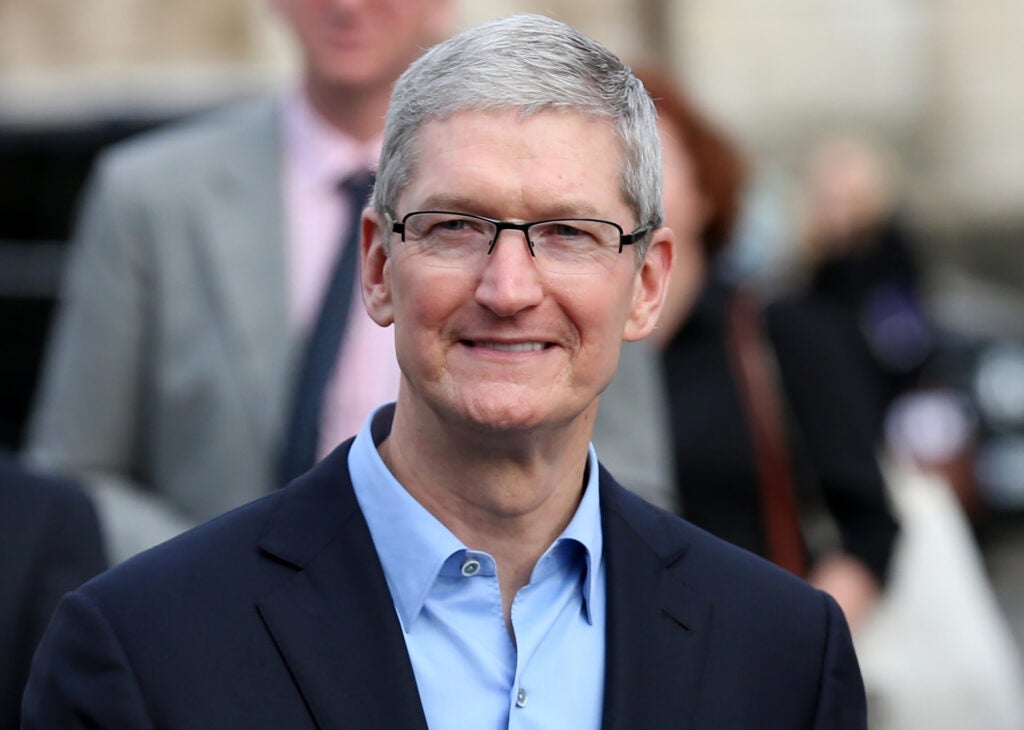 Apple bajo presión: la IA podría dejar atrás a la marca del iPhone, advierte Dan Ives Apple bajo presión: la IA podría dejar atrás a la marca del iPhone, advierte Dan Ives