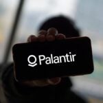 Palantir desafía críticas con ratio PEG 2025 más sólido que Salesforce