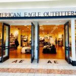 Acciones de American Eagle (AEO) suben tras alianza con Travis Kelce y su marca Tru Kolors