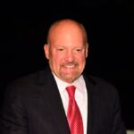 Jim Cramer destaca acciones infravaloradas con potencial de crecimiento en el S&P 500