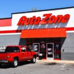 AutoZone cae tras decepcionar con sus resultados, pero las acciones logran repuntar en Wall Street