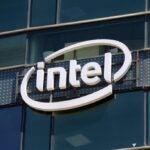 Intel sube en bolsa por impulso a la fabricación de chips en EE.UU.: ¿beneficiará a la acción?