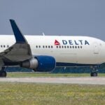 Incidente en LaGuardia: dos jets de Delta chocan en pista y causan alarma