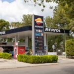 Acciones de Repsol repuntan con el lanzamiento de gasolina 100 % renovable Nexa 95