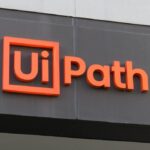 Acciones de UiPath (PATH) suben tras giro hacia automatización agéntica e integración con ChatGPT