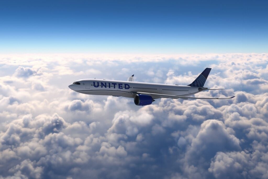 United Airlines amplía rutas internacionales con nuevos vuelos a Europa y Asia