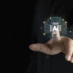 OpenAI y Jony Ive enfrentan desafíos técnicos para lanzar su dispositivo de IA en 2026