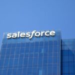 Acciones de Salesforce caen tras alianza con OpenAI pero apuesta por IA con Agentforce 360
