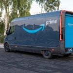 Acciones de Amazon suben tras lanzar gafas inteligentes con inteligencia artificial para repartidores