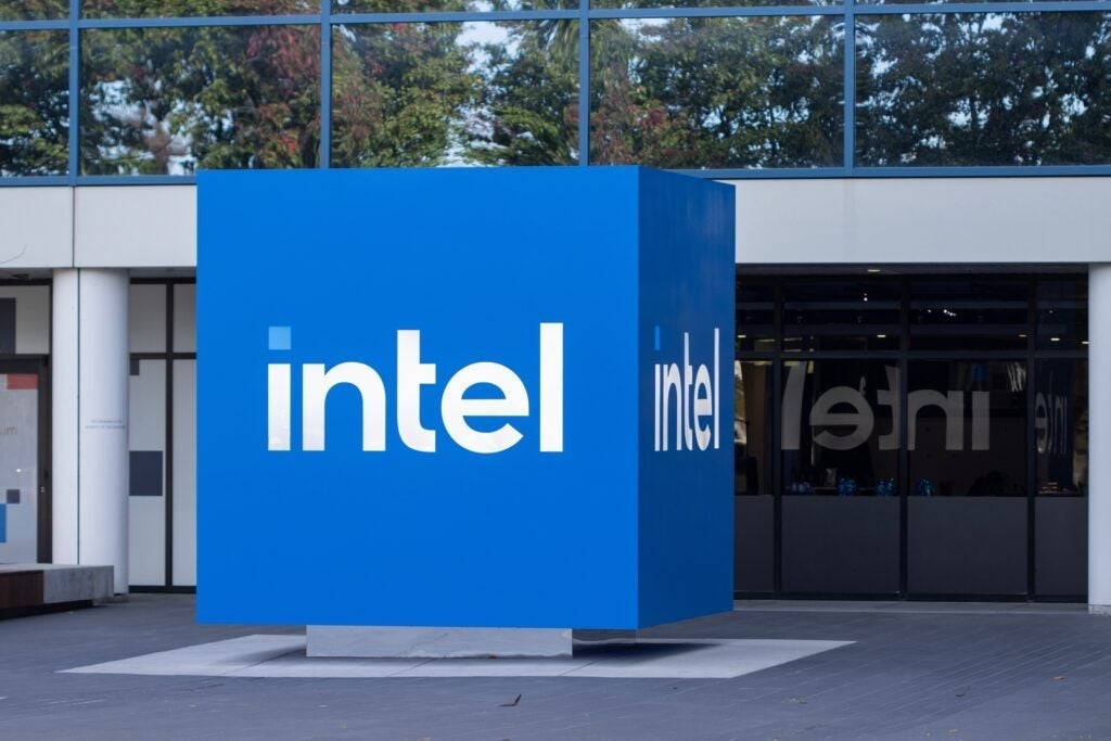Intel supera expectativas con fuerte demanda de CPU y resurge en semiconductores Intel supera expectativas con fuerte demanda de CPU y resurge en semiconductores