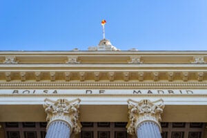 Ibex 35 se afianza sobre los 16.000 puntos mientras Europa espera señales de la Fed