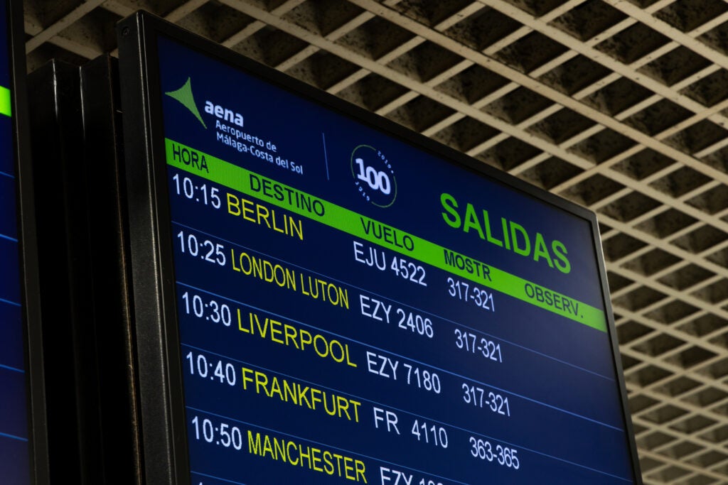 Acciones de Aena caen tras resultados sólidos y un ambicioso plan de inversión Acciones de Aena caen tras resultados sólidos y un ambicioso plan de inversión