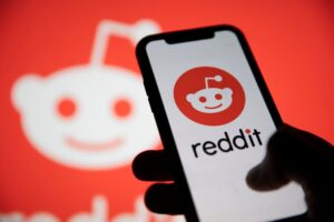 Las acciones de Reddit caen antes de resultados mientras el mercado espera nuevas señales de crecimiento
