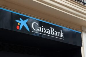 CaixaBank eleva su beneficio a 4.397 millones y refuerza su política de retorno al accionista