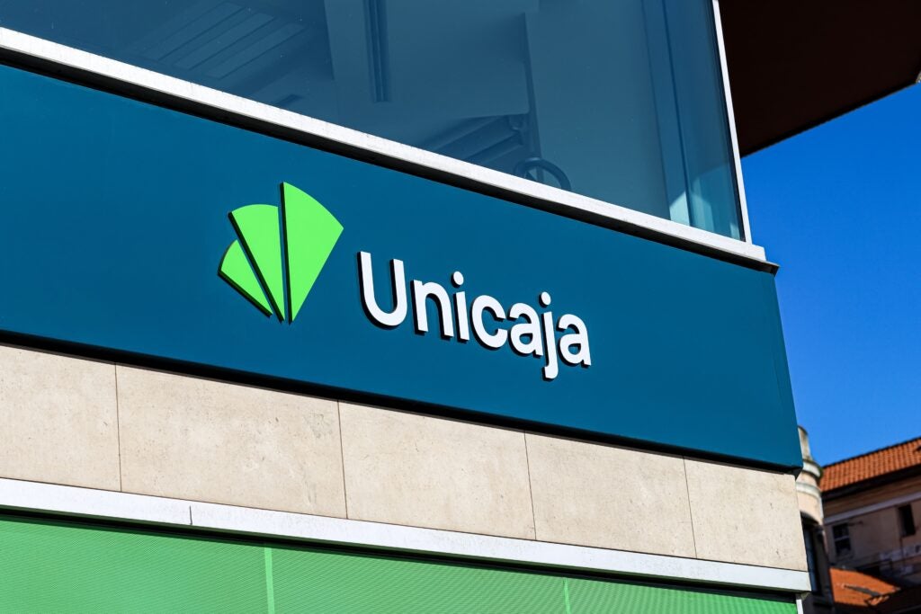 Unicaja mejora su beneficio interanual y refuerza capital pese a menor margen de intereses Unicaja mejora su beneficio interanual y refuerza capital pese a menor margen de intereses