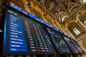 Ibex 35 cae bajo los 16.000 puntos por desplome de Telefónica y aversión global al riesgo