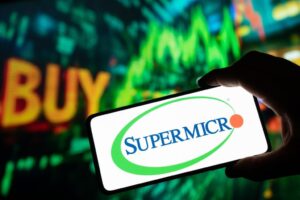 Las acciones de Super Micro caen tras decepcionar con sus resultados y previsiones mixtas