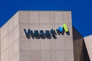 Acciones de Viasat (VSAT) suben alrededor del 13%; Aquí están 20 acciones que se mueven en el premercado
