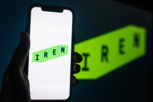 IREN firma un contrato de nube GPU con Microsoft y los analistas elevan su precio objetivo