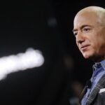 Jeff Bezos a la Generación Z: no abandones la universidad, aprende las reglas antes de romperlas
