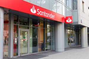 Banco Santander refuerza su estrategia con nuevas recompras de acciones y confianza en el mercado