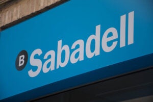 Banco Sabadell reafirma su independencia tras la OPA y apunta a un plan centrado en el accionista