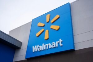 Walmart cae en bolsa tras anunciar la salida de Doug McMillon y el ascenso de John Furner