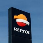 Acciones de Repsol suben mientras la compañía impulsa su apuesta por el reciclaje textil