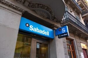 Bankinter eleva previsión sobre Banco Sabadell y refuerza su valoración a medio plazo