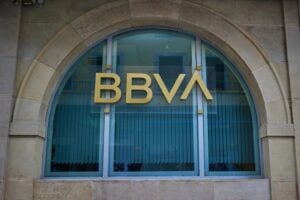 Acciones de BBVA ganan atención mientras avanza su programa de recompra y refuerza confianza en el mercado