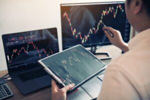 SoFi, Oklo, Meta, Ulta Beauty y BigBear.ai: 5 acciones que están en el radar de los inversores