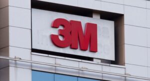 5 acciones en el foco este martes: MMM, DHI, BOKF, UAL y NFLX