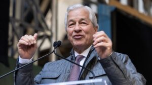 Jamie Dimon exige que las empresas de criptomonedas y stablecoins se regulen como bancos