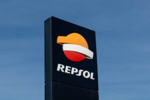 Acciones de Repsol caen tras su nuevo plan estratégico pese a prometer dividendos y recompras