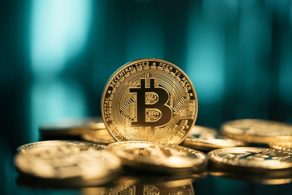 Bitcoin choca con resistencia clave: toma de beneficios y futuros elevan el riesgo de correcci�n | Benzinga Espa�a 