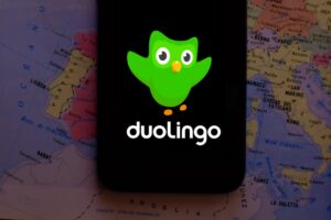 Duolingo se desploma en bolsa pese a resultados sólidos: el frenazo de usuarios enciende alertas