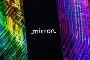 Micron se dispara en Wall Street y aún figura entre las acciones más baratas del Nasdaq 100