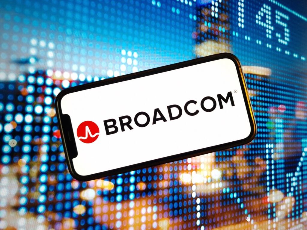 Acciones de Broadcom rozan máximos históricos por el auge de la IA y acuerdos con OpenAI Acciones de Broadcom rozan máximos históricos por el auge de la IA y acuerdos con OpenAI