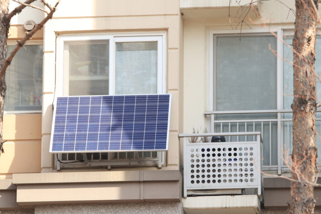 Ecco come produrre energia gratis sul proprio balcone con un kit fotovoltaico