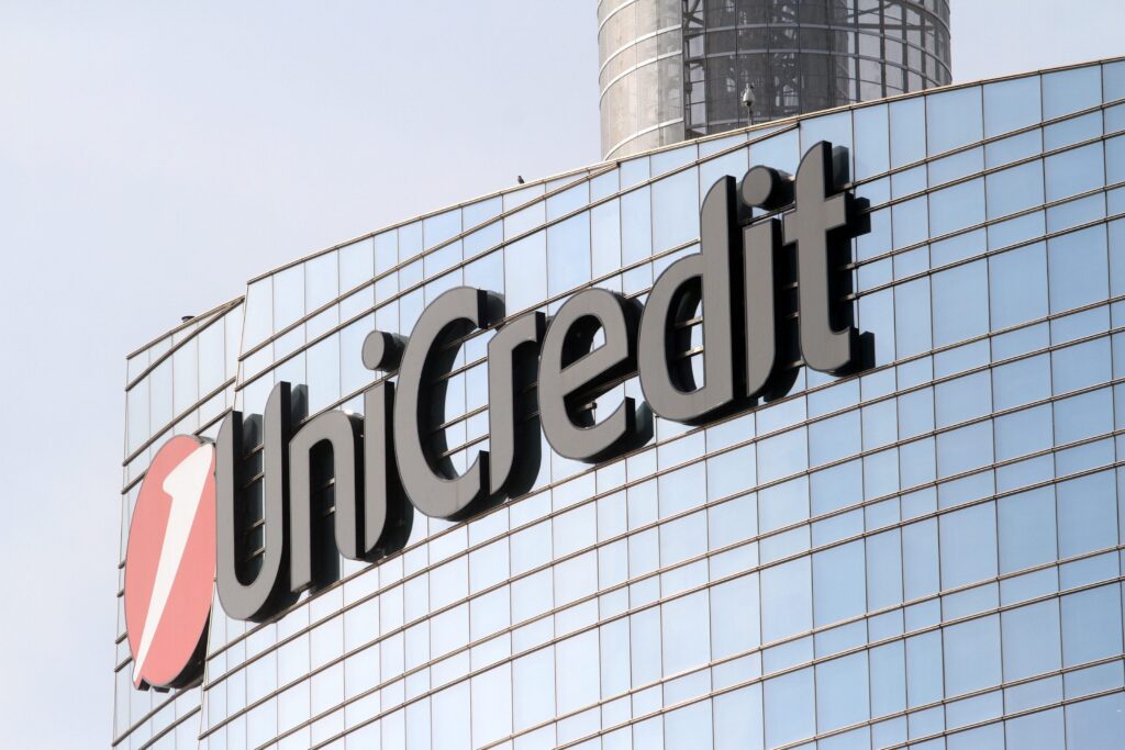 UniCredit valuta nuova acquisizione in Germania, titolo scatta a Piazza Affari