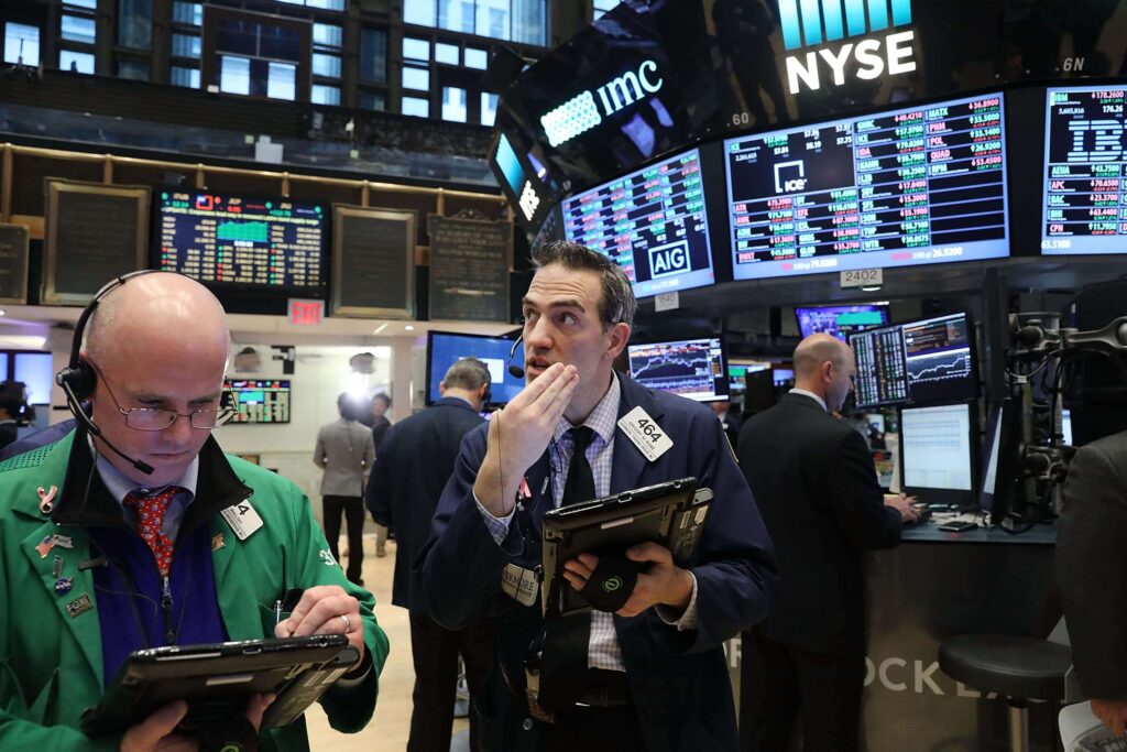 Borse in rosso e spread oltre 250 punti tra inflazione Usa, bombe su Kiev e politica italiana